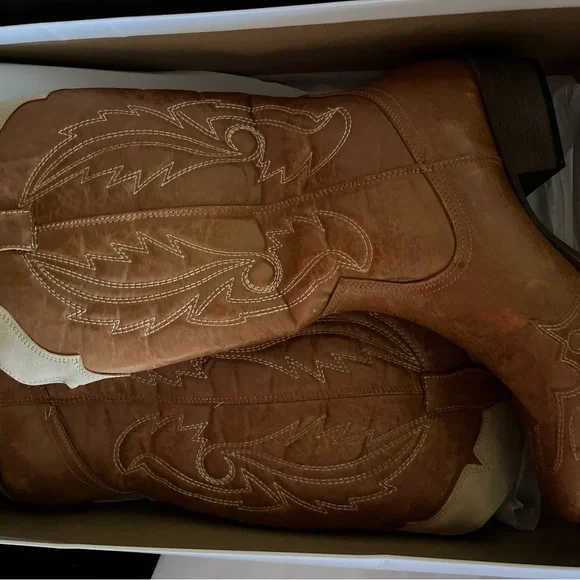 Boots - Picture 3 of 5